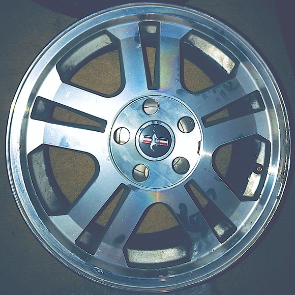 Mustang wheels - Picture 2 of 3